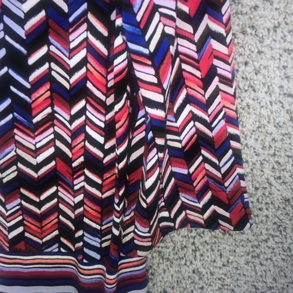 Women's Chevron Print Knit Top in Pink and Navy - Picture 2 of 8